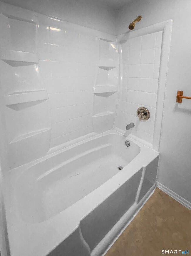 Building Photo - 1235 Bank St