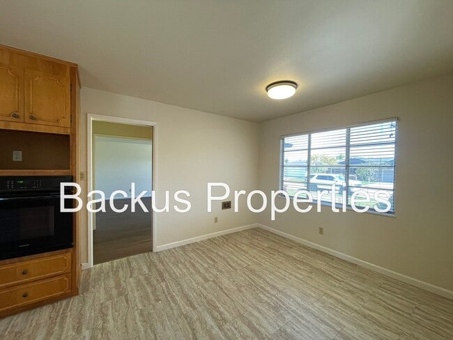 Building Photo - Beautiful four bedroom home in South Salinas