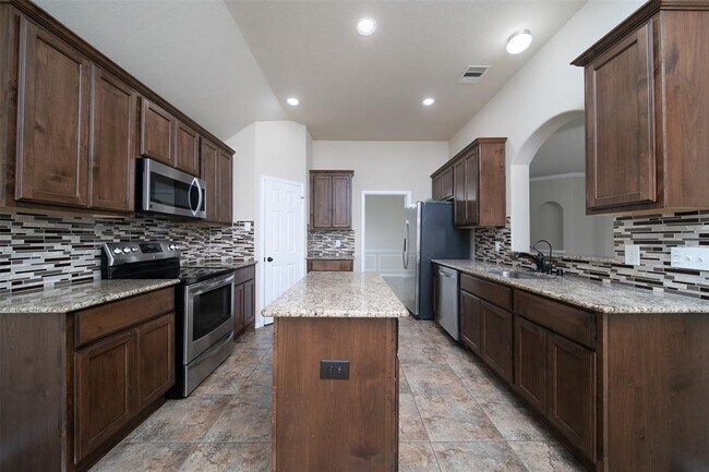 Building Photo - 2024 Silverwater Ct