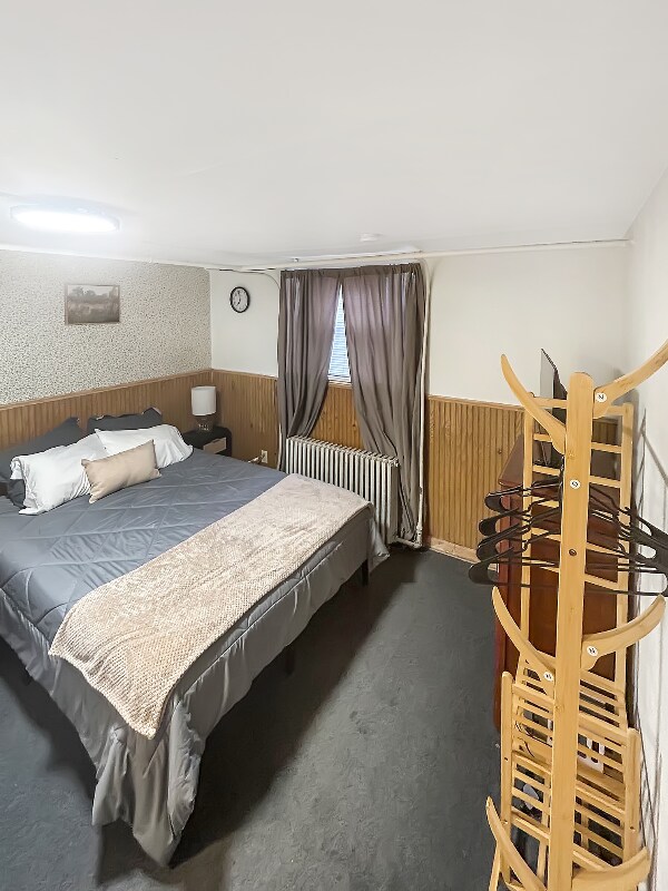 Building Photo - 208 2nd St S