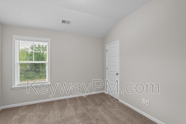 Building Photo - 1043 Linsmore Ave