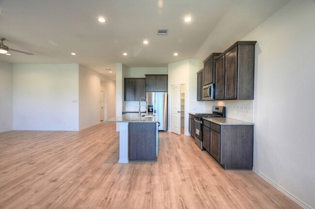 Building Photo - 31603 Zoe Pt