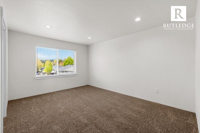 Building Photo - STUNNING 3 Bed / 2.5 Bath Brand New Townhome!!