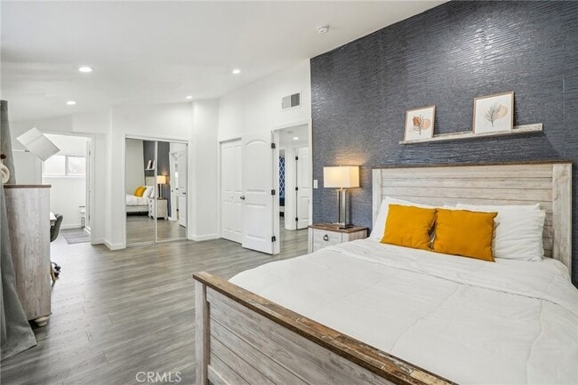 Building Photo - 5633 Rawlings Ave