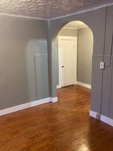 Building Photo - 87 S Main St