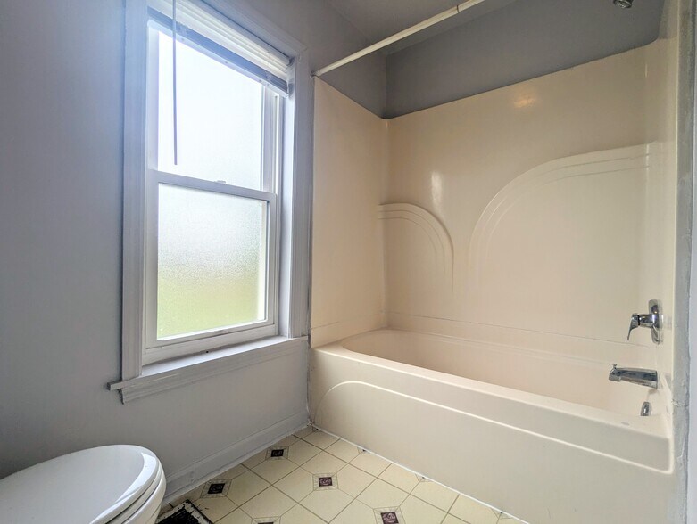 Building Photo - 5552 Black St