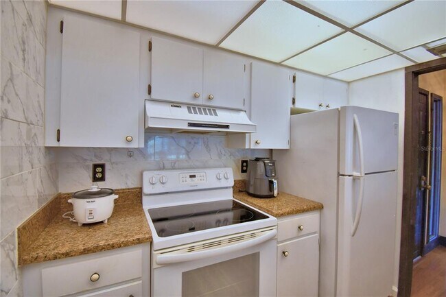Building Photo - 5027 Sherwood Ln