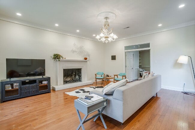 Building Photo - Private 4 Bedroom Retreat for Lease