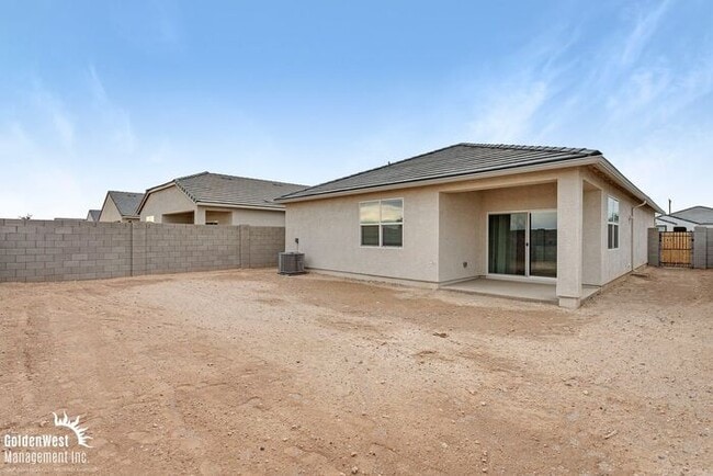 Building Photo - Beautiful 3Bdm 2Ba Home with Modern Updates in Coolidge- Move In Special!