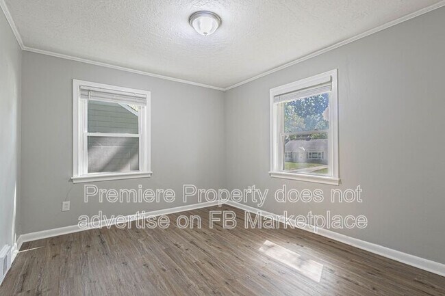Building Photo - 2320 W 76th St