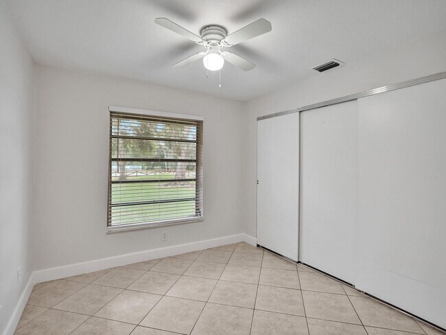 Building Photo - 3747 E Valley Green Dr