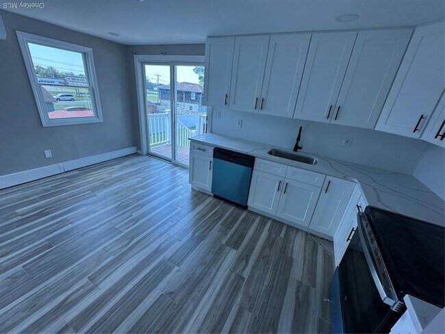 Building Photo - 15 Mida Ct