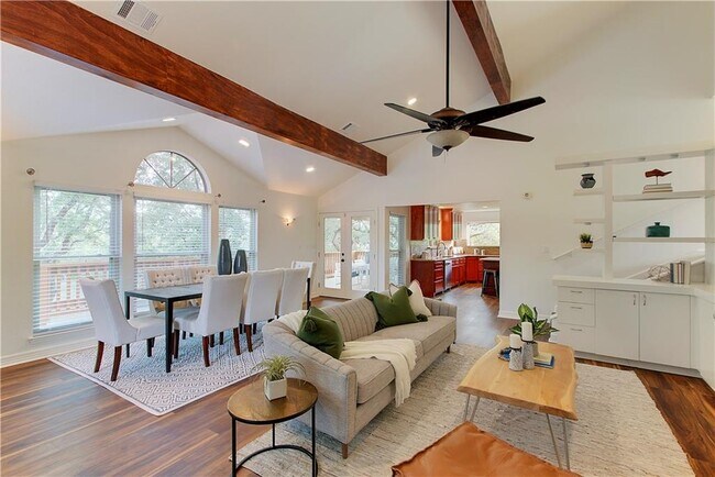 Building Photo - 9305 Granada Hills Dr
