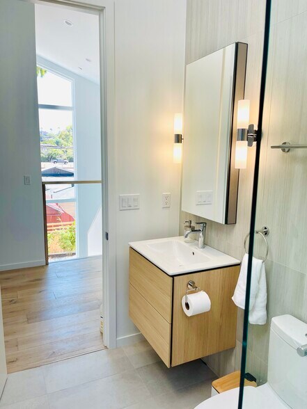 Building Photo - 112 Grandview St