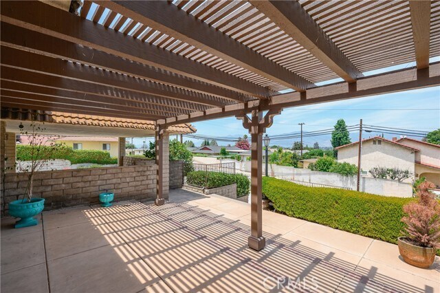 Building Photo - 2328 E Vine Ave