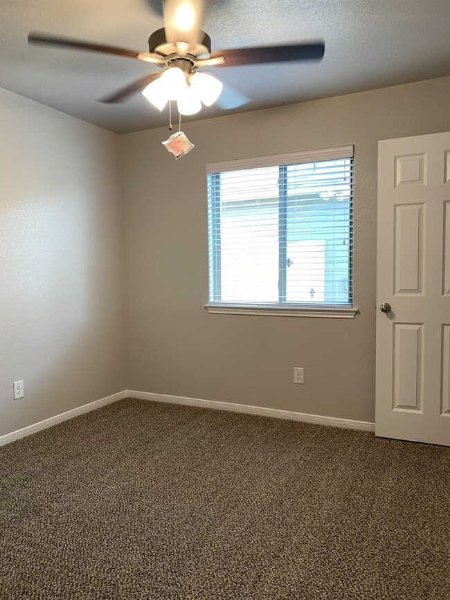Building Photo - 1329 Aurora Grv Bnd