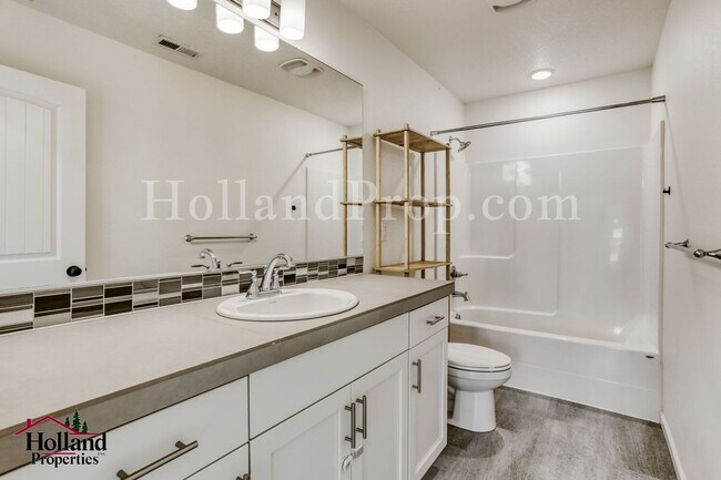 Building Photo - Stunning 3-Bedroom Forest Grove Home with Fireplace, Fenced Yard & Garage