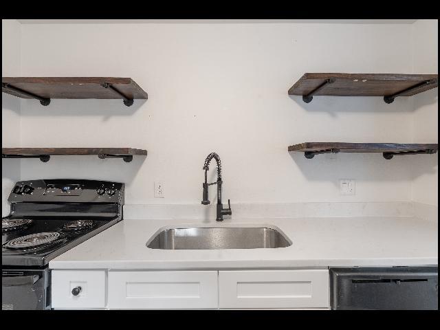 Building Photo - 1520 Broadway St