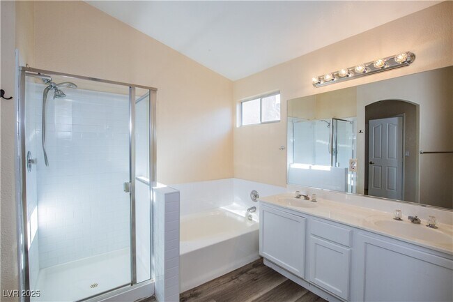 Building Photo - 7820 Paper Flower Ct