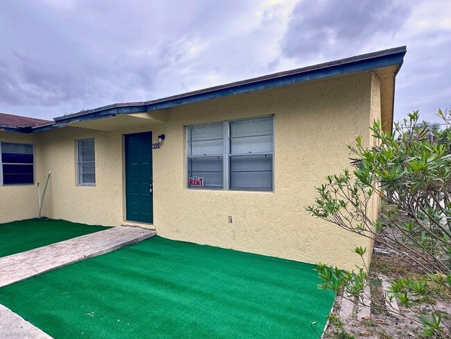 Building Photo - 4553 Gulfstream Rd