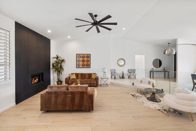 Building Photo - 47215 Heliotrope Dr
