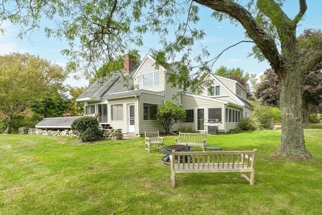 Building Photo - 540 River Rd