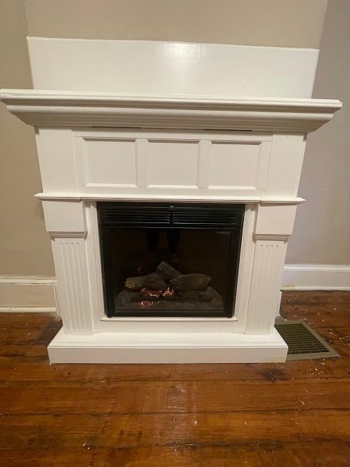 Living Room w/ Electric Fireplace - 4224 Powelton Ave