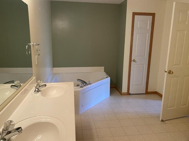 Building Photo - 17966 Vance Cir NW