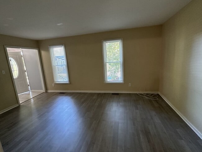 Building Photo - For Rent: Charming 4-Bedroom Colonial in C...