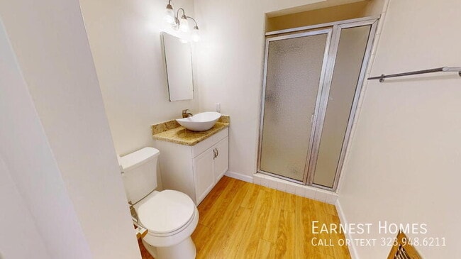 Building Photo - 4121 Hayvenhurst Dr