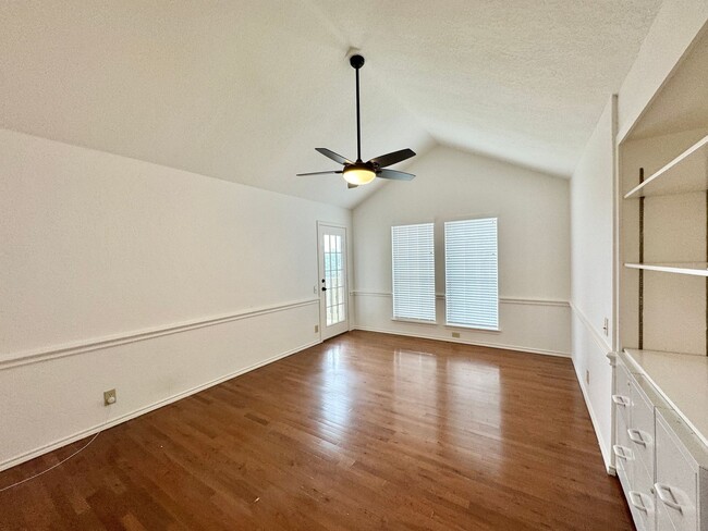 Building Photo - Big 4 Bedroom Home in Stone Oak!