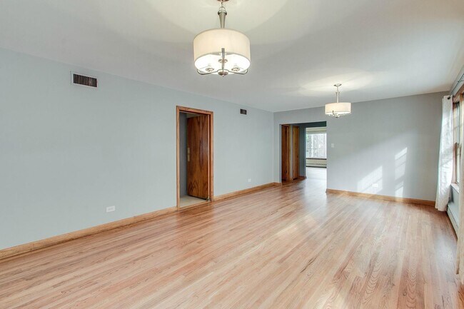Building Photo - 1216 Hull Terrace