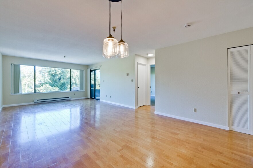 Building Photo - 725 Mariposa Ave.