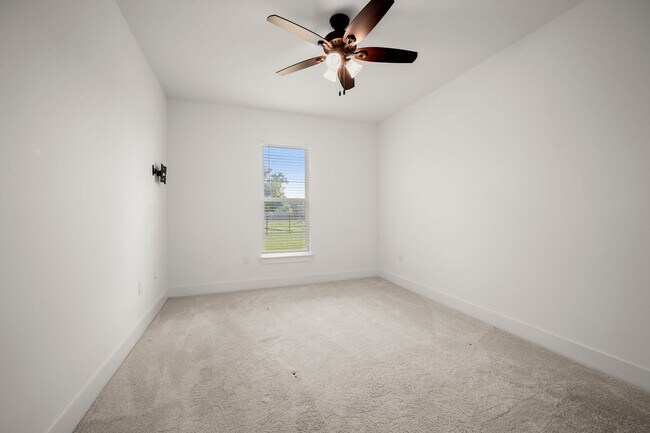 Building Photo - Beautiful 4-Bedroom Home in Parks at Water Oaks – Gonzales, LA