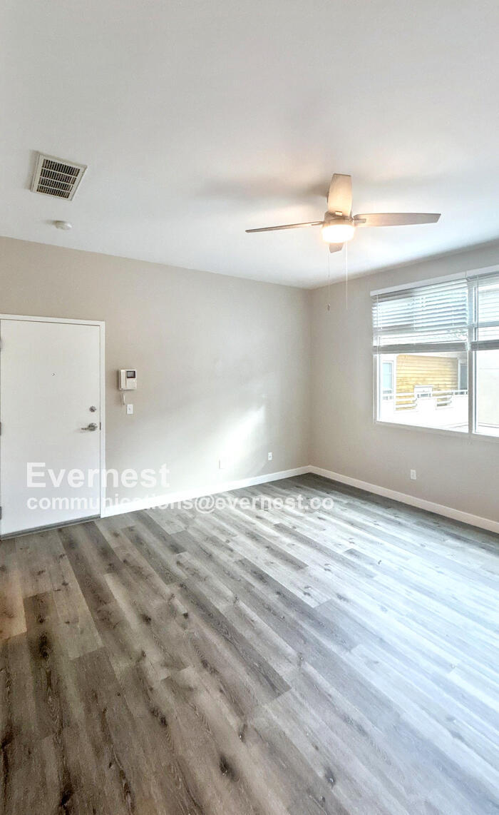 Building Photo - 1621 W Colorado Ave