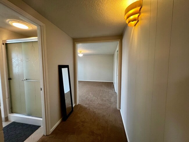 Building Photo - Beautiful North Hill Home Near Vincent Park!