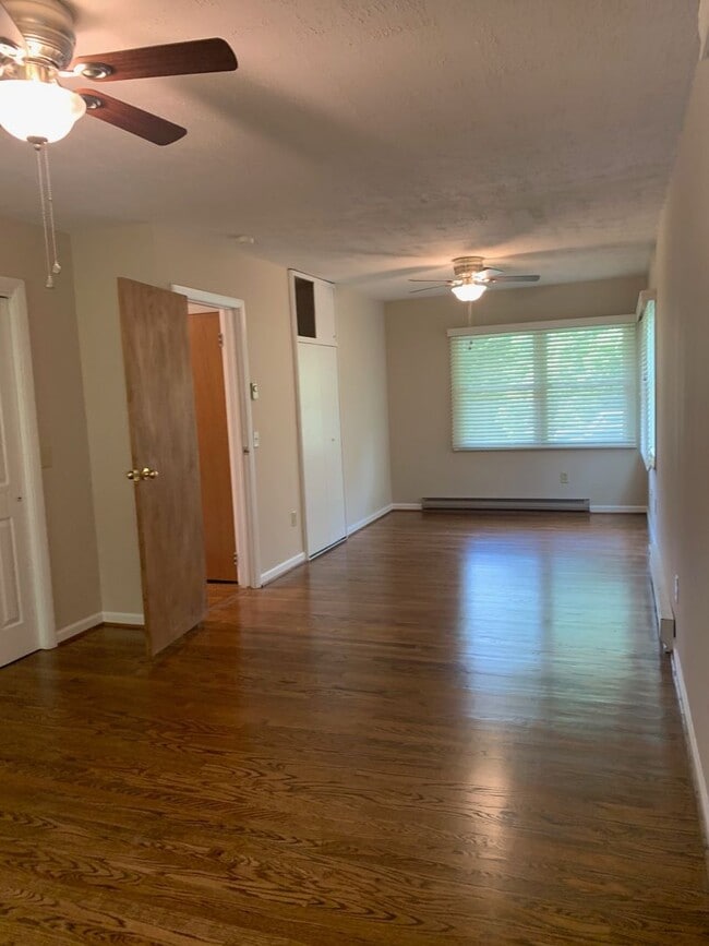 Building Photo - 924 McBryde Ln