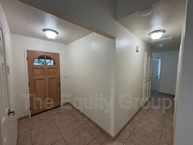 Building Photo - 1931 S Stevenson Ct