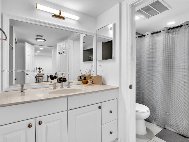 Building Photo - 3675 N Country Club Dr