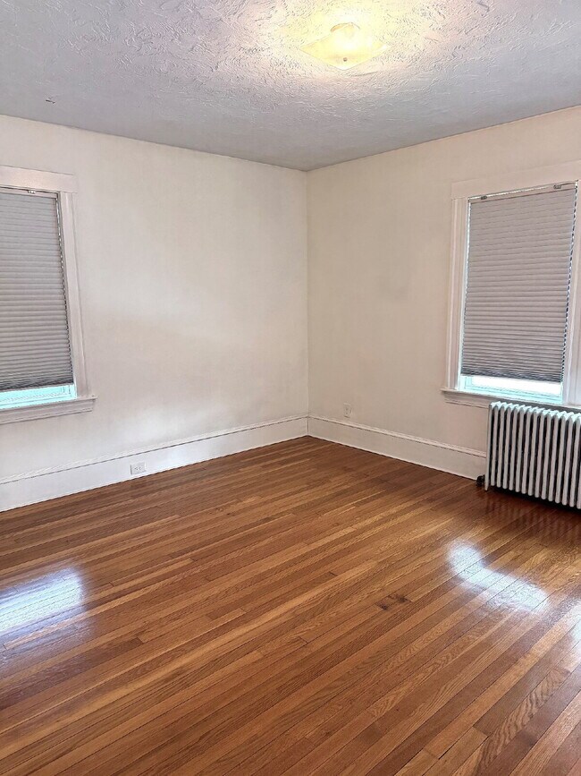 Building Photo - Charming 3-Bedroom Haven in prime Milton neighborhood!