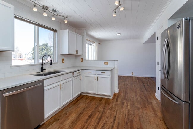 Building Photo - MODERN 3-BEDROOM HOME in CROSS CREEK w/ A/C