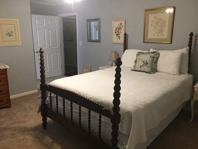 Building Photo - 685 Donald Ross Dr