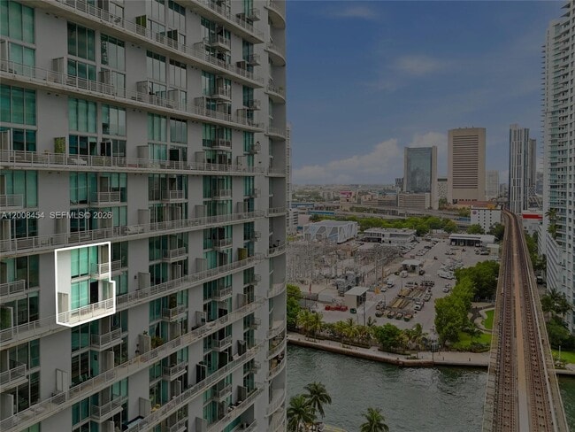 Building Photo - 690 SW 1st Ct