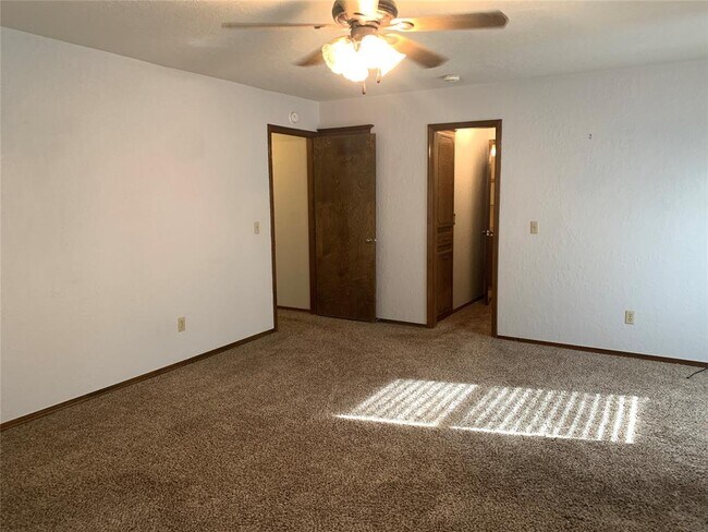 Building Photo - 518 Garland Ct