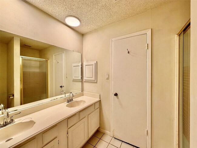 Building Photo - 2603 Quarry Hill Rd