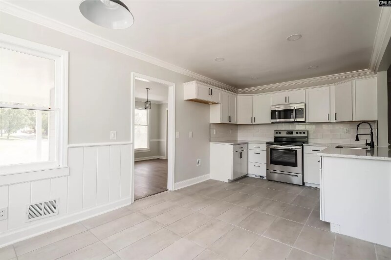 Building Photo - 9 Candlewood Ln