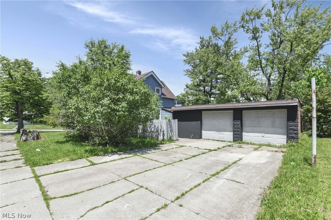 Building Photo - 15413 Raymond St