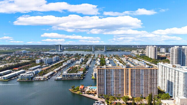 Building Photo - 290 174th St St