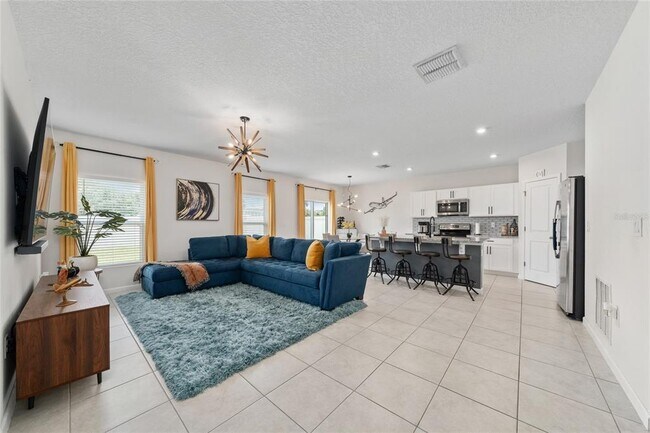 Building Photo - 145 Silver Maple Bend