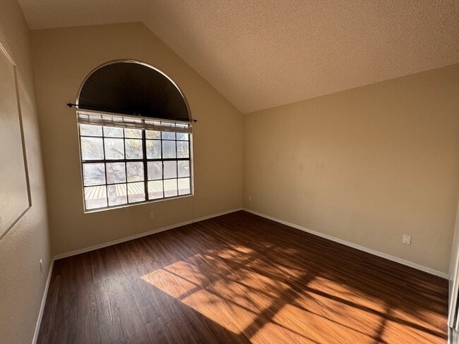 Building Photo - 2br Chandler condo in Daybreak